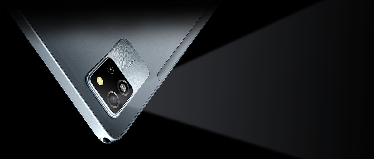 Крупний план задньої панелі планшета з основною 8 МП камерою та блоком AI Camera для якісних фоторепортажів та щоденних зйомок.